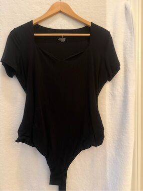Huga Black Short Sleeve Scoop-Neck Bodysuit